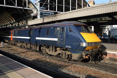 Uk Newcastle 91125 Class 91 During Transition From Gner T Flickr