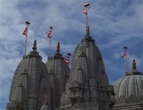 Bochasanwasi Akshar Purushottam Swaminarayan Sanstha (BAPS) Temple ...