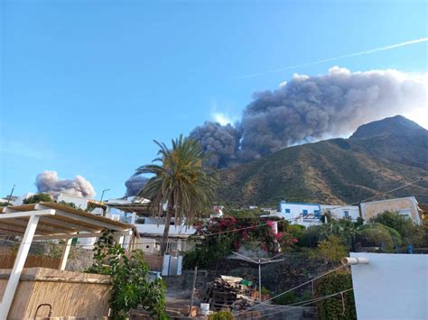 Italien Vulkan Ausbruch Auf Stromboli Im Video Lavastrom Erreicht