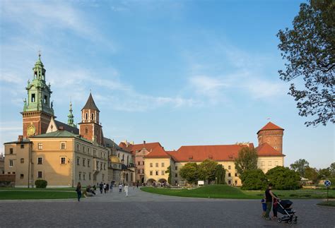 Wawel castle in Krakow | Copyright-free photo (by M. Vorel) | LibreShot