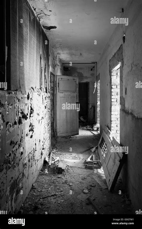 Dilapidated house interior hi-res stock photography and images - Alamy