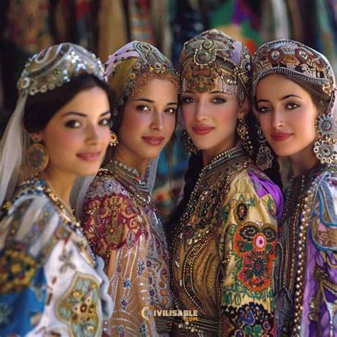 Algerian Traditional Clothing: 4 Insights on Roots and Customs