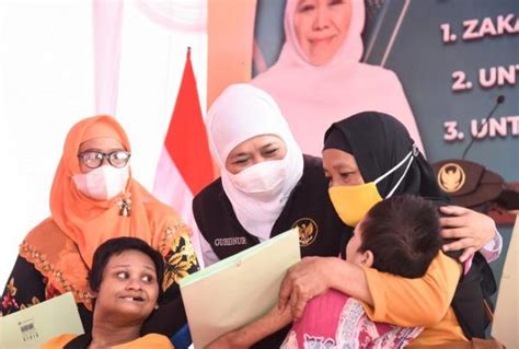 Gubernur Khofifah Salurkan Program Perlindungan Sosial Di Kabupaten