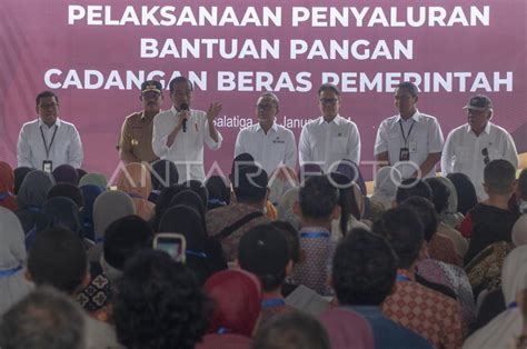 Presiden Salurkan Bantuan Pangan Cadangan Beras ANTARA Foto