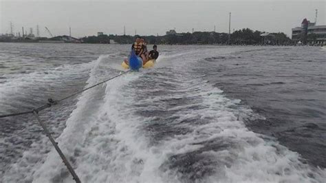 Wisata Jakarta Menikmati Keseruan Main Banana Boat Di Ancol Beach City