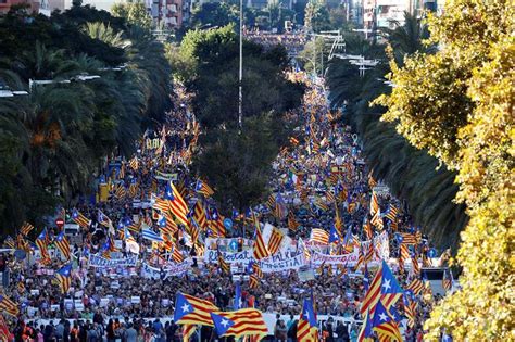 Personas Protestan En Barcelona Por La Sentencia Del Proc S