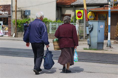 Koje Pogodnosti Nude Penzionerske Kartice Far