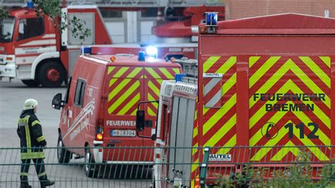 Brand in Bremer Grundschule Dachstuhl in Flammen Unterricht fällt aus