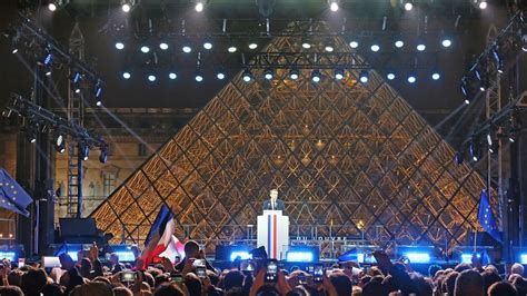 Les Symboles Du Discours D Emmanuel Macron Au Louvre Les Echos