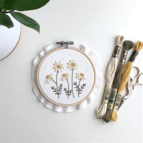 Daisies Embroidery Beginner Pattern Pdf Botanical Embroidery Etsy