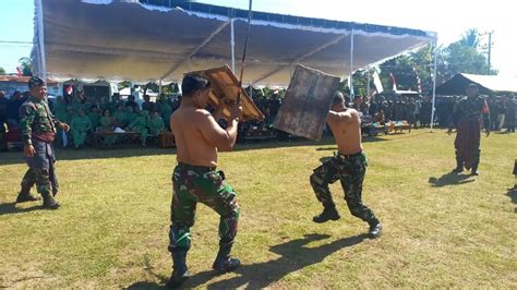 Mengenal Tradisi Peresean Suku Sasak Di Pulau Lombok Kolom Desa