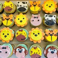 Jungle Cupcakes Decorated Cake By Tracy Jabelles Cakes CakesDecor