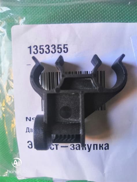 Замена зажимов топливных трубок — Ford Focus Hatchback II, 1,8 л, 2009 ...