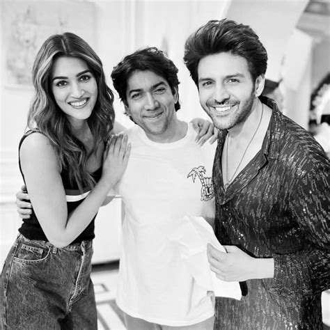 Kartik Aaryan And Kriti Sanons Shehzada Moment Is All Hearts Iwmbuzz