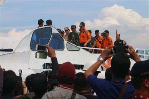 TNI Kerahkan Penyelam Marinir Cari Korban KM Sinar Bangun ANTARA News