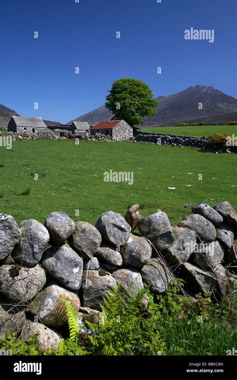 Stone Wall Mourne Mountains Hi Res Stock Photography And Images Alamy