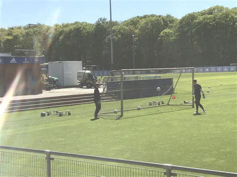 Golz trainiert heute bei den Profis