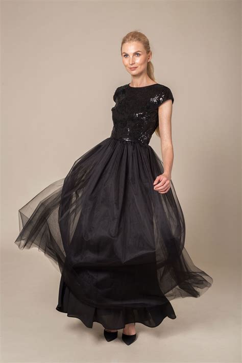 Black sequin bodice cap sleeves jewel neck maxi dress - Le Parole