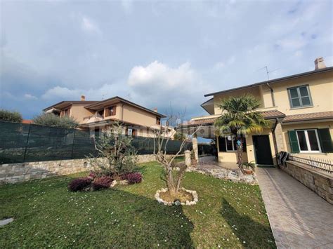 Vendita Villa Bifamiliare In Via Della Fontana Calusco D Adda