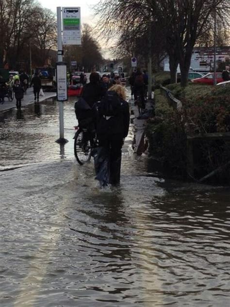 In pictures: Flooding in in Oxfordshire - BBC News