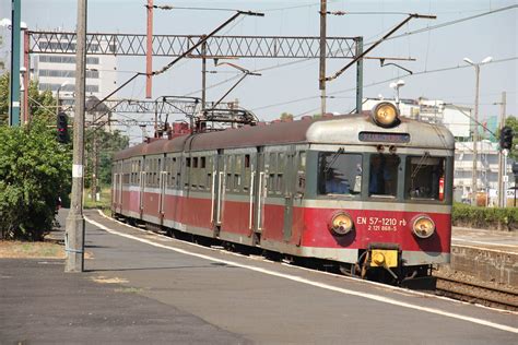 PR EN57 1210 Oleśnica train station 19 08 2015 PR Opole Flickr