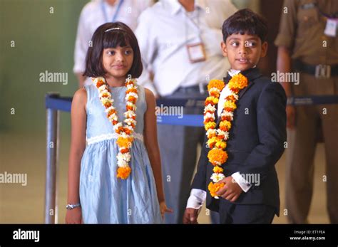 Child actors hi-res stock photography and images - Alamy