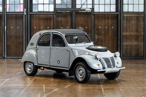 A subasta este Citroën 2CV Sahara 4x4 de 1961