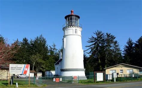 Umpqua River Lighthouse (Winchester Bay) - Visitor Information & Reviews