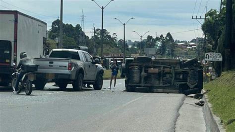 Otro Accidente En La Autopista Medellín Bogotá Se Volcó Un Vehículo