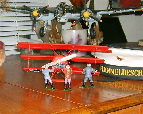 Fokker Dr I Manfred Von Richthofen Triplane Plastic Model Airplane