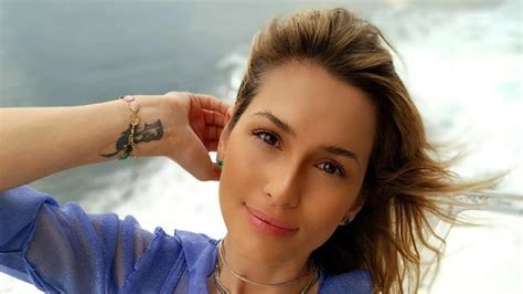 Linda L Via Andrade Exibe Bumbum Na Web E Fala Sobre Procedimentos