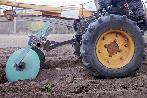 Útiles agrícolas como aporcadores para mulas mecánicas Carpintería