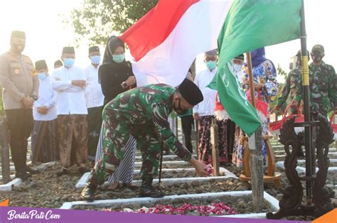 Apel Hari Santri Dilanjutkan Ziarah Di Tmp Giri Dharma Pati Mengisi