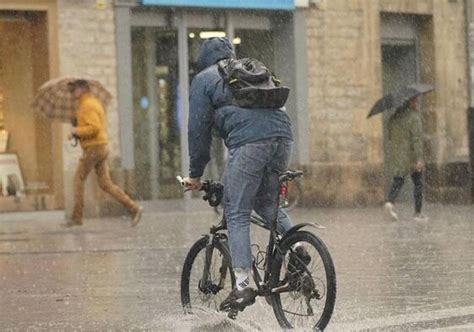 Las intensas lluvias provocan retrasos en el metro a última hora de la