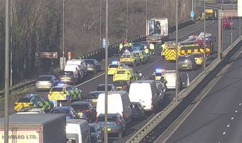 M4 traffic: Huge crash shuts major UK motorway in both directions as ...