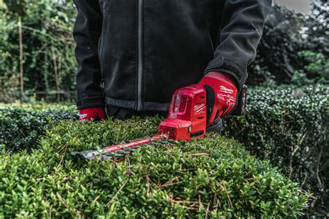 MILWAUKEE M12 FUEL Kompaktný plotostrih 20 cm M12FHT20 402 STAHLMANN sk