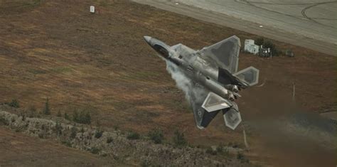 F 22 Raptor Videos Watch This F 22 Fly Insane Maneuvers In 4k