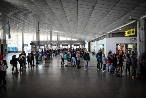 Tren A Mar Del Plata Largas Filas Y Espera Virtual Para Sacar Los