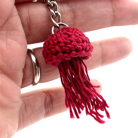 Porte clés de méduse rouge en crochet fait main Crochet de Loutre