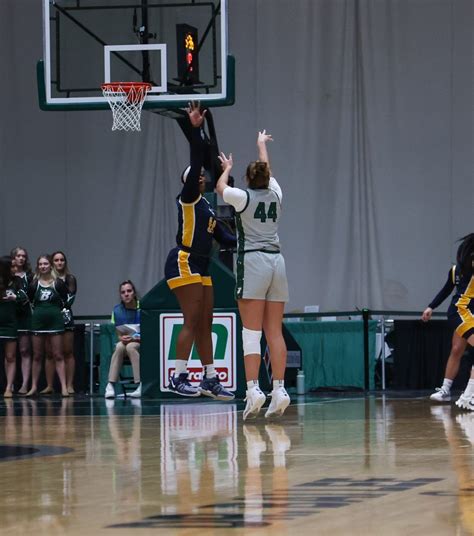 Women’s basketball comes up short against UAlbany - Pipe Dream