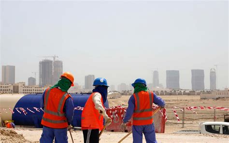 Qatar Au Moins Ouvriers Morts Sur Les Chantiers En Selon L