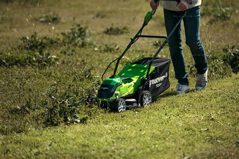 Аккумуляторная газонокосилка Greenworks G40LM35K4 – купить по цене 23 ...
