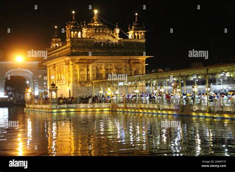 Golden Temple Amritsar - nightscape views Stock Photo - Alamy