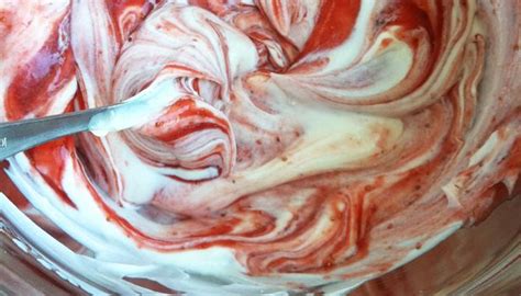 Lowfat But Creamy Fresh Strawberry Froyo SO Easy And Delicious