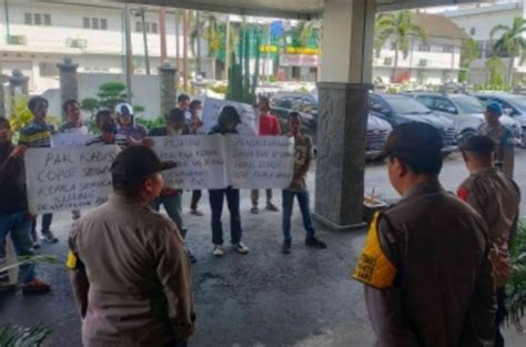 Diduga Diselewengkan Secara Berjamaah Dana Bos Dan Spp Di Sman Medan