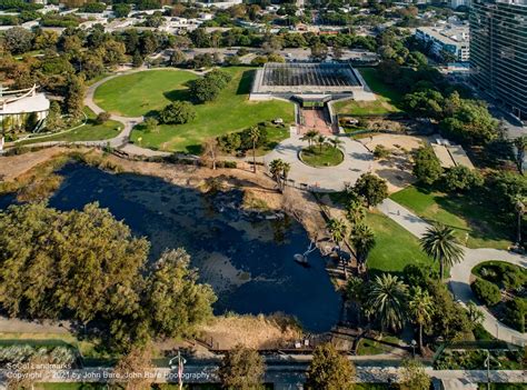 La Brea Tar Pits In Los Angeles Socal Landmarks