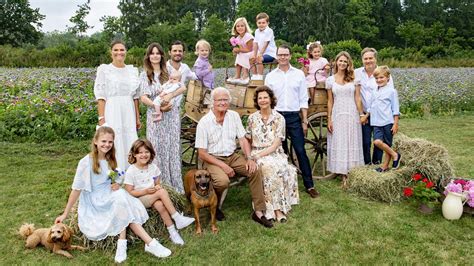 La Famille Royale De Su De Au Grand Complet Photo De Famille Estivale