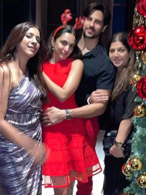 Inside Sidharth Malhotra And Kiara Advanis Christmas Bash With Friends