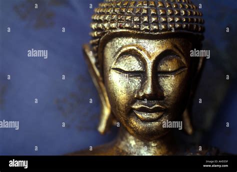 Buddha Head Bronze Hi Res Stock Photography And Images Alamy