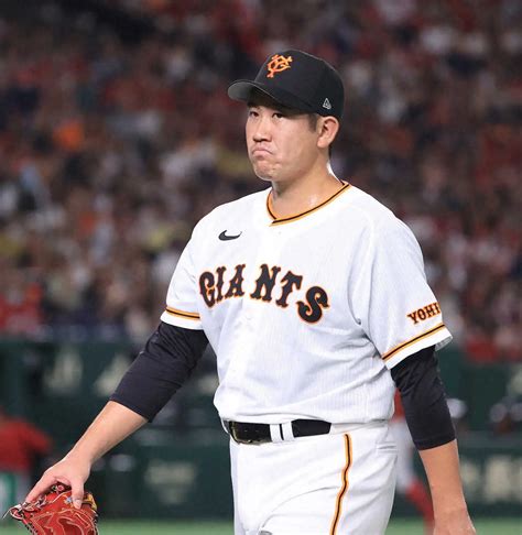 ＜巨・広＞7回、末包に勝ち越しソロを浴びた菅野は原監督から降板を告げられる（撮影・西川祐介） ― スポニチ Sponichi Annex 野球